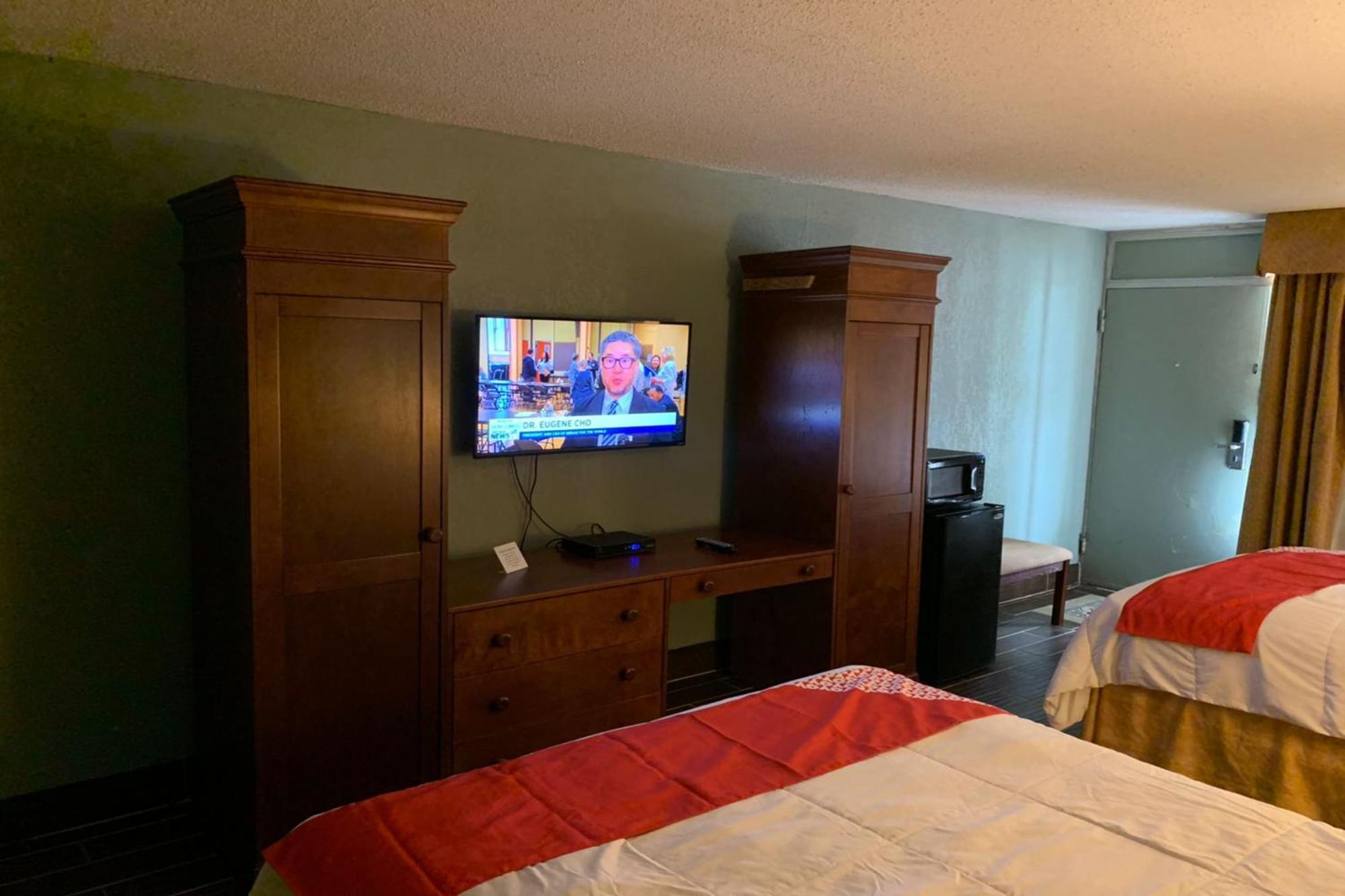 Oyo Hotel Dundee By Crystal Lake Екстериор снимка