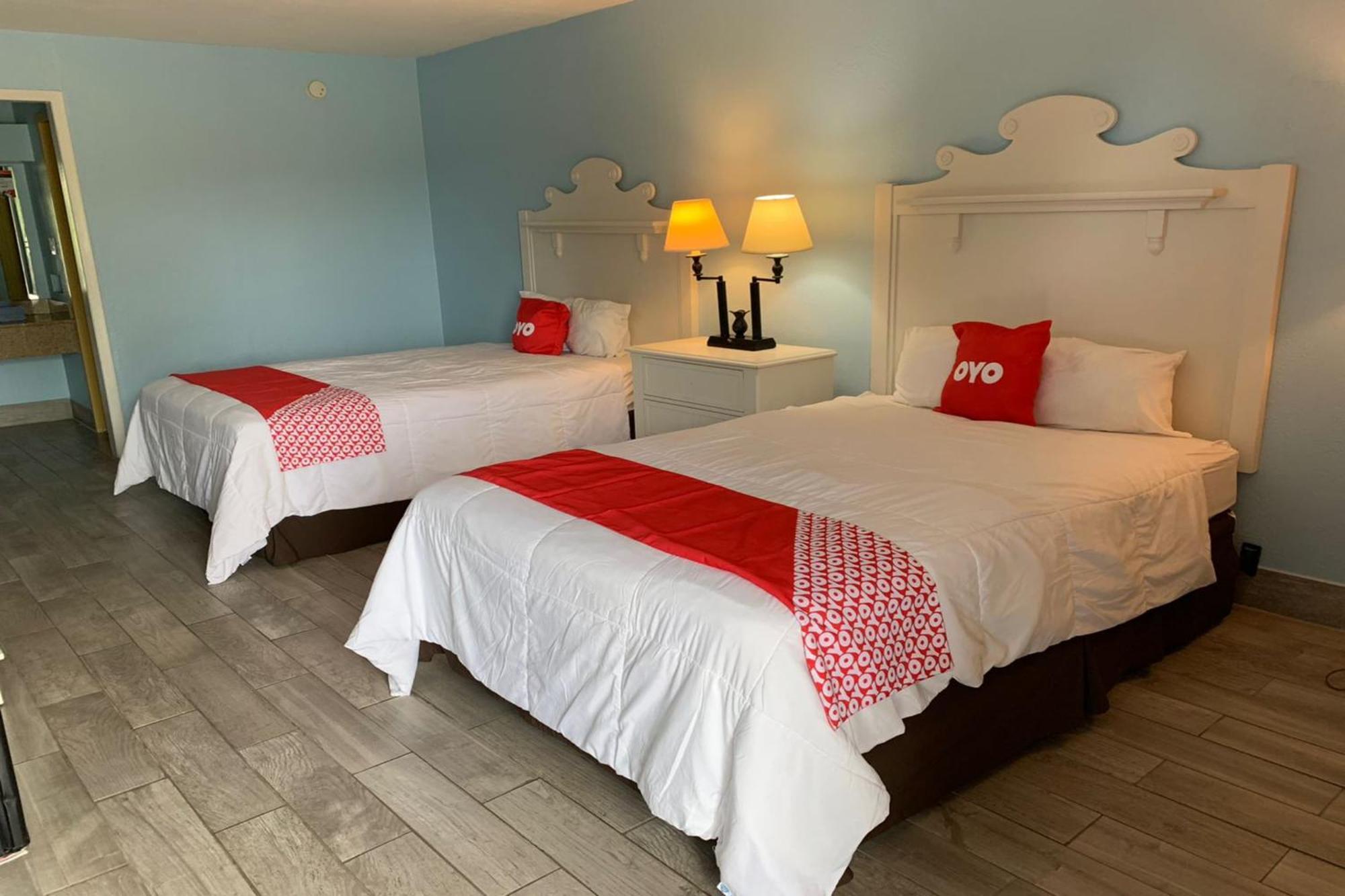 Oyo Hotel Dundee By Crystal Lake Екстериор снимка