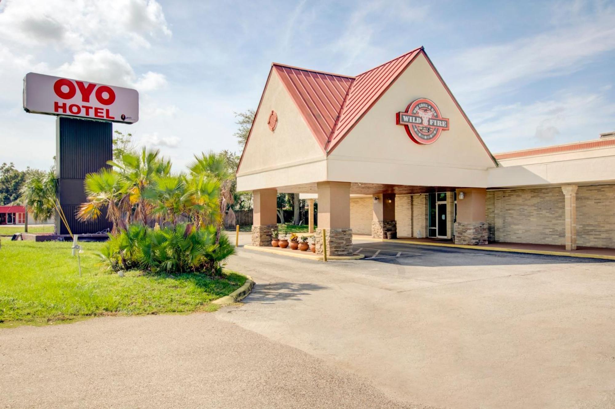 Oyo Hotel Dundee By Crystal Lake Екстериор снимка
