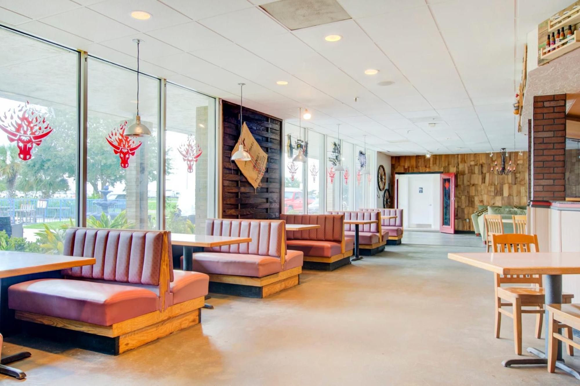 Oyo Hotel Dundee By Crystal Lake Екстериор снимка