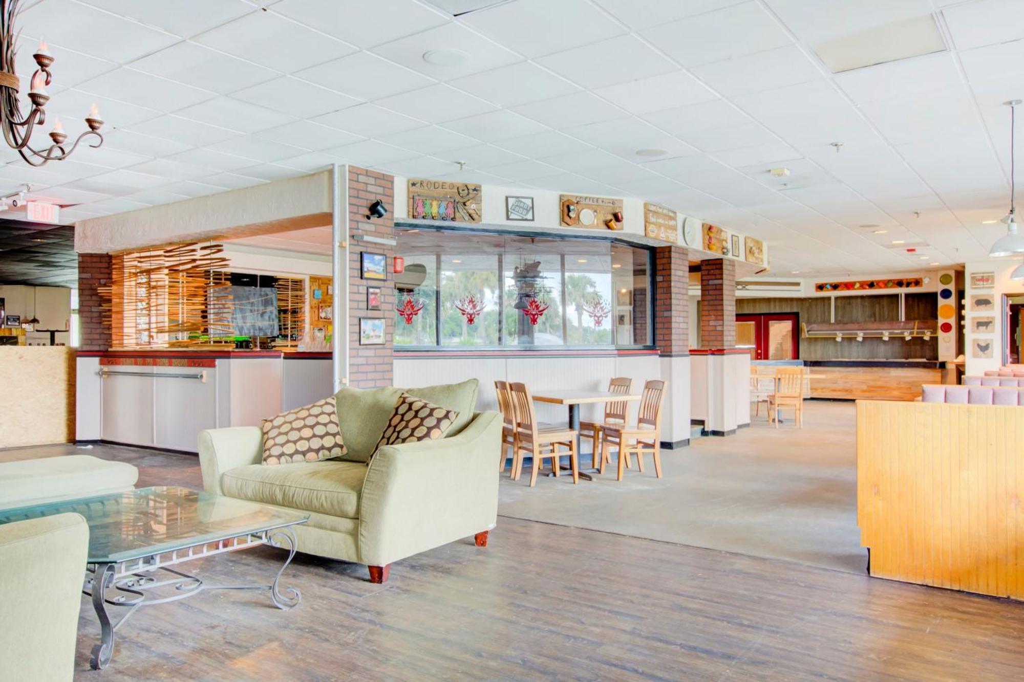 Oyo Hotel Dundee By Crystal Lake Екстериор снимка