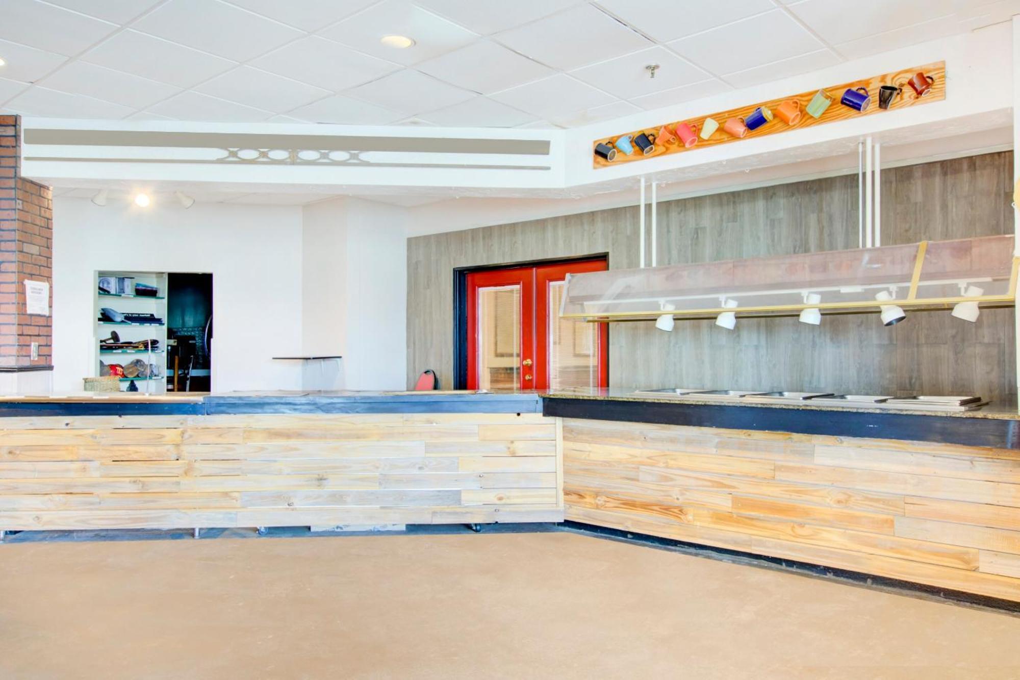 Oyo Hotel Dundee By Crystal Lake Екстериор снимка