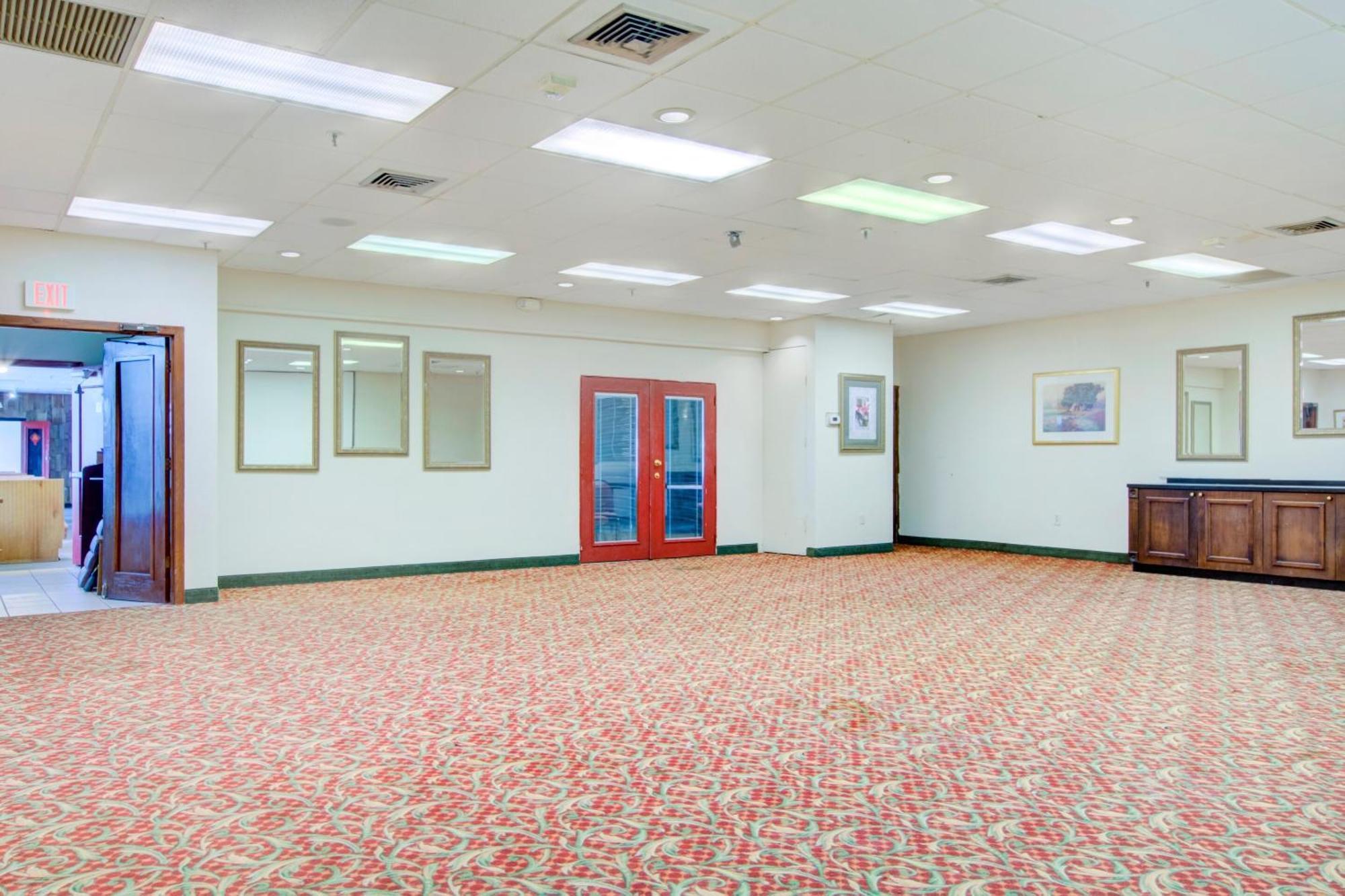 Oyo Hotel Dundee By Crystal Lake Екстериор снимка
