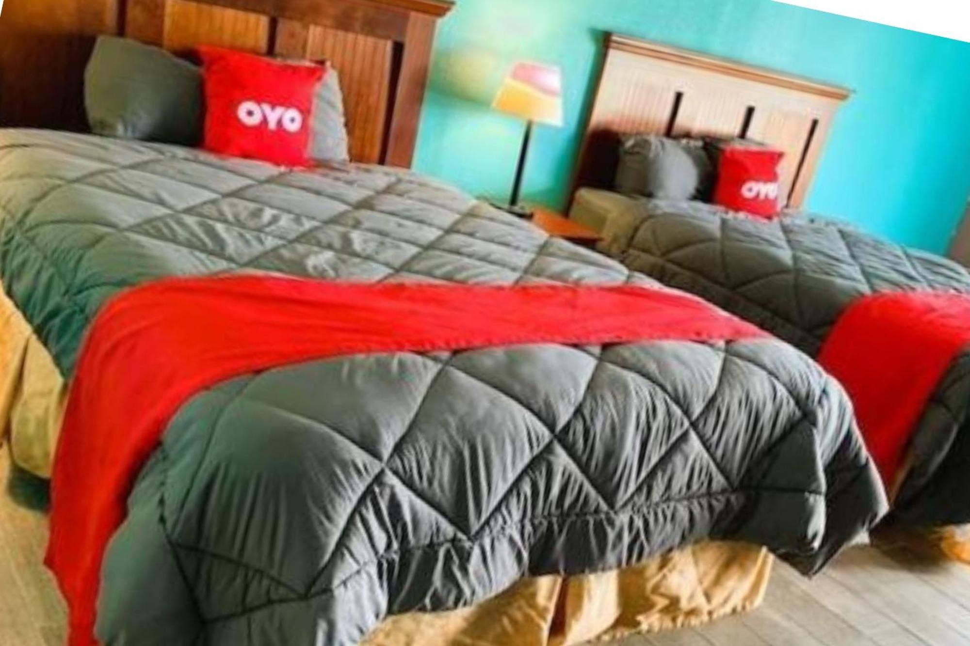 Oyo Hotel Dundee By Crystal Lake Екстериор снимка