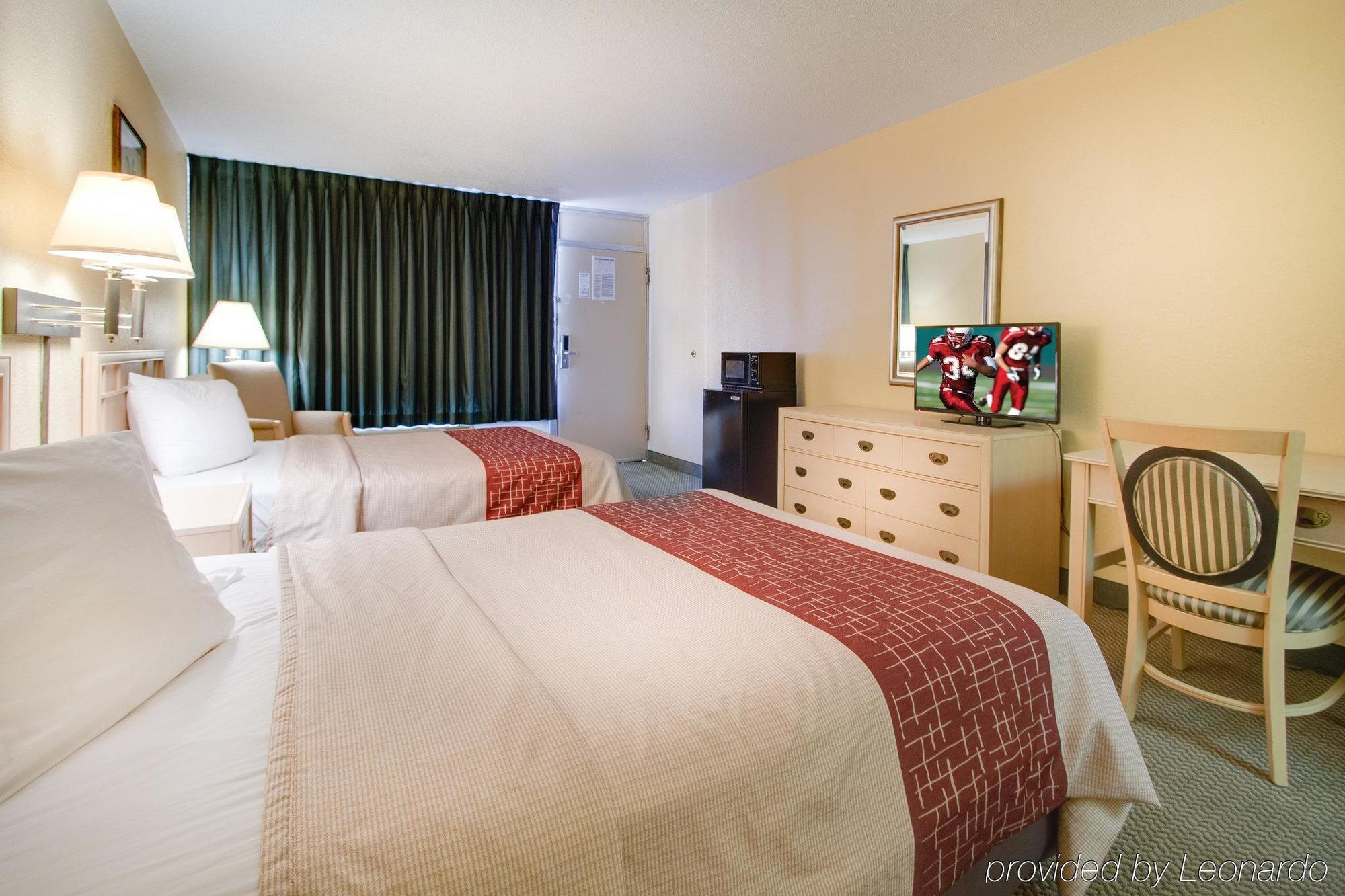 Oyo Hotel Dundee By Crystal Lake Екстериор снимка
